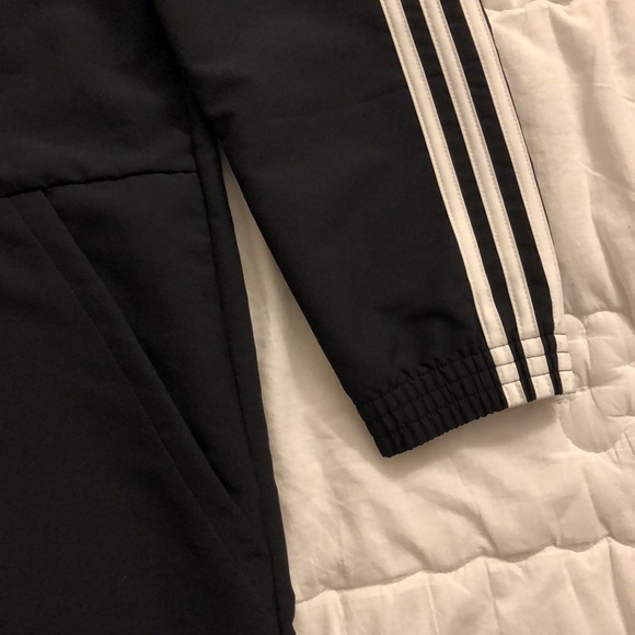 NWT Adidas Men's Essentials 3-stripes Woven Windbreaker Size Medium Black - Picture 5 of 5
